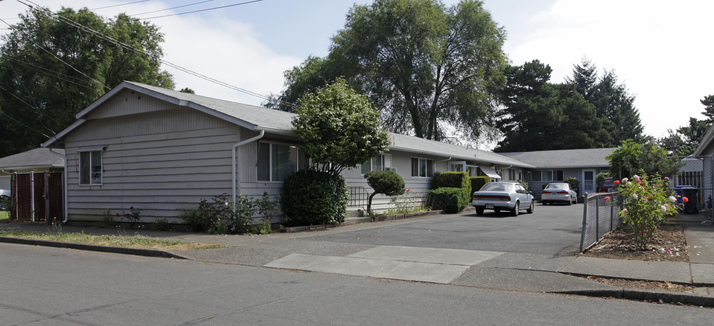 4816-4824 SE 80th Ave in Portland, OR - Building Photo