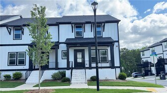 373 Lincoln St in Woodstock, GA - Building Photo