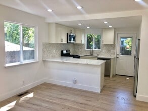 8697 Franklin St in Windsor, CA - Building Photo - Building Photo