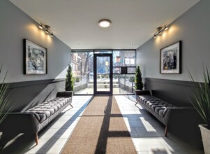 529 W Surf St, Unit 519 in Chicago, IL - Building Photo - Building Photo