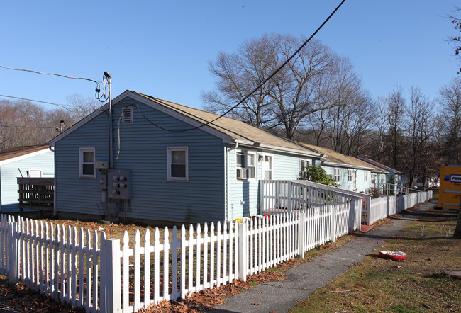 2-10 Arnio Dr in Moosup, CT - Building Photo - Building Photo