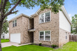 2216 Overlook Ln in Denton, TX - Building Photo - Building Photo