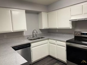 3620 Rosemary Ct in Bakersfield, CA - Building Photo - Building Photo