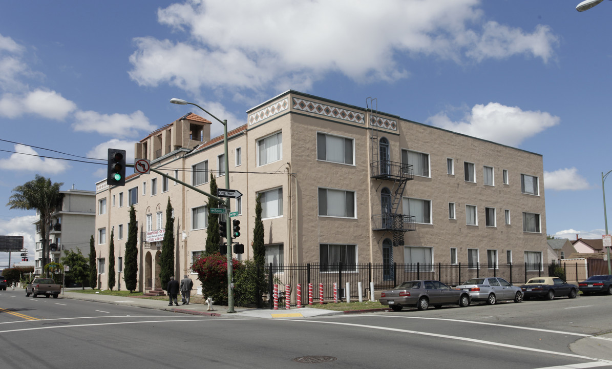 Eastwood Apartments in Oakland, CA - Building Photo