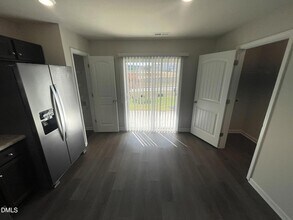 2059 Wiggins Village Dr in Youngsville, NC - Foto de edificio - Building Photo