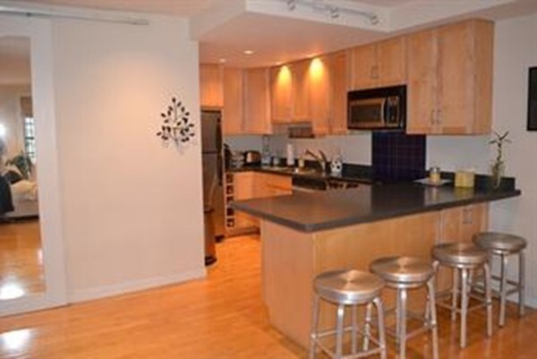 315 Beacon St, Unit 1 in Boston, MA - Building Photo