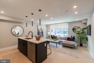 6604 Ridge Ave, Unit 503 in Philadelphia, PA - Building Photo - Building Photo