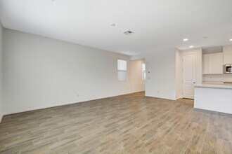 958 Ferodale Ave in North Las Vegas, NV - Building Photo - Building Photo