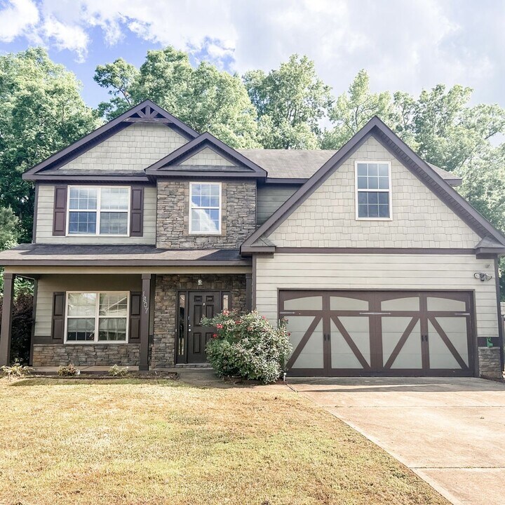 1807 Creekstone Dr in Opelika, AL - Building Photo