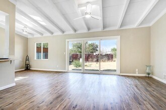 713 W Ave H-10 in Lancaster, CA - Building Photo - Building Photo