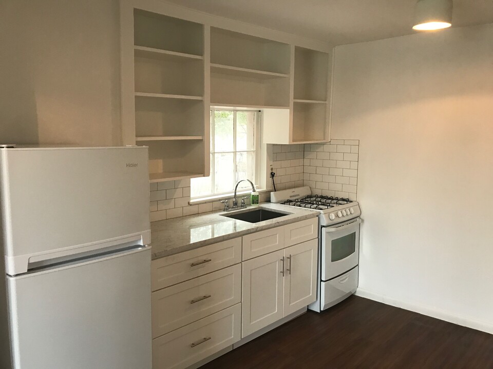 1807 Garden St in Austin, TX - Building Photo