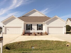 15-17 Florence Sarah Ln in Lexington, VA - Building Photo