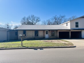 620 Logansport St in Center, TX - Building Photo - Building Photo