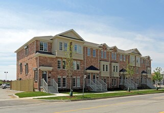 Braeburn Lane in Toronto, ON - Building Photo - Building Photo