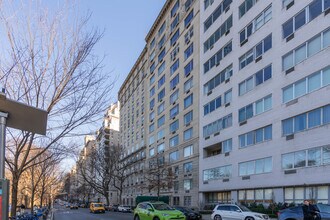 920 Fifth Ave in New York, NY - Foto de edificio - Building Photo