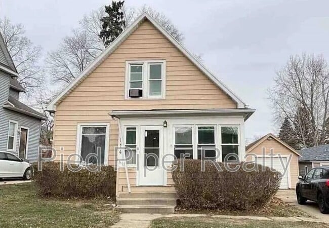 property at 514 E Garden St