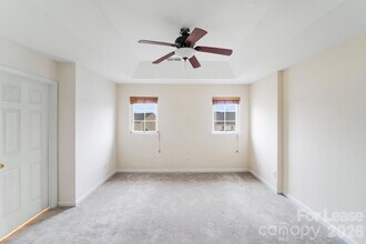 4901 Sunburst Ln in Charlotte, NC - Foto de edificio - Building Photo