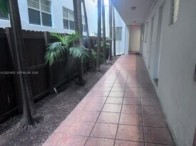 528 Meridian Ave in Miami Beach, FL - Building Photo