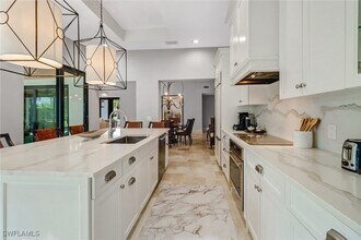 28567 Clinton Ln in Bonita Springs, FL - Foto de edificio - Building Photo