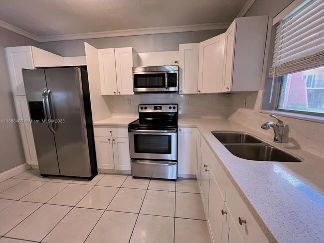 property at 13715 Kendale Lakes Cir
