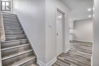 770 Queen St in Newmarket, ON - Building Photo - Building Photo