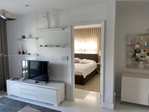 1540 Meridian Ave in Miami Beach, FL - Building Photo - Building Photo