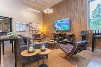 Grandview Apartments in Kent, WA - Building Photo - Interior Photo