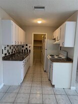 990 SW 76th Ave in North Lauderdale, FL - Building Photo