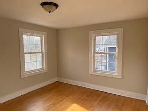 420 Church St, Unit 420 in Whitinsville, MA - Foto de edificio - Building Photo