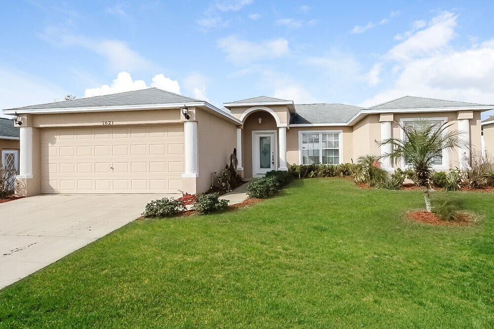 1621 Papoose Way in Lutz, FL - Building Photo