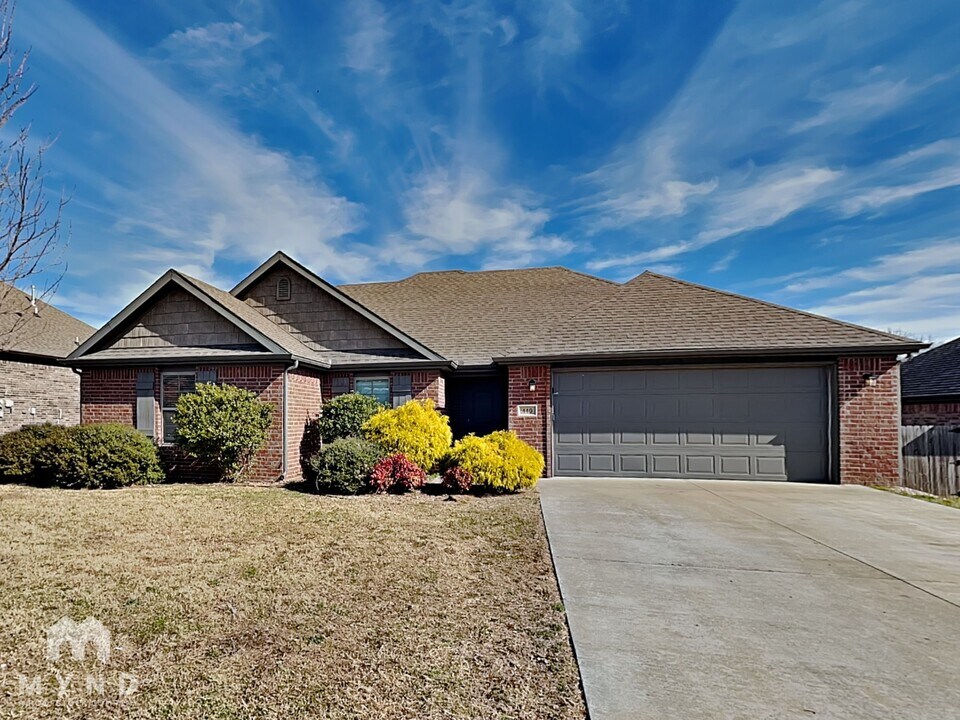 440 Timber Ridge St in Centerton, AR - Building Photo