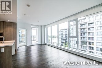 3200 Corvette Way in Richmond, BC - Building Photo - Building Photo