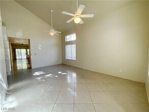 2104 Mountain Echo Ave in Henderson, NV - Building Photo - Building Photo