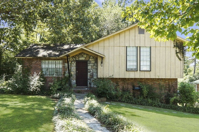 property at 2907 Cedar Ln
