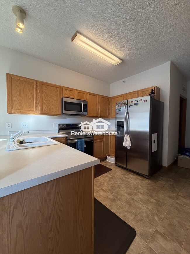 17580 Haralson Dr in Eden Prairie, MN - Building Photo - Building Photo