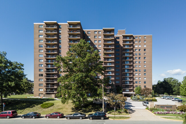 Hallmark Condominium in Alexandria, VA - Building Photo - Building Photo