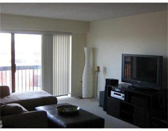 15 North Beacon St, Unit 303 in Boston, MA - Building Photo - Building Photo