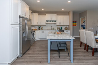 610 West in Brooklyn Park, MN - Building Photo - Interior Photo