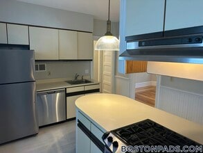 57 Hawthorne St in Somerville, MA - Building Photo - Building Photo