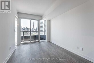 19 Western Battery Rd in Toronto, ON - Building Photo - Building Photo