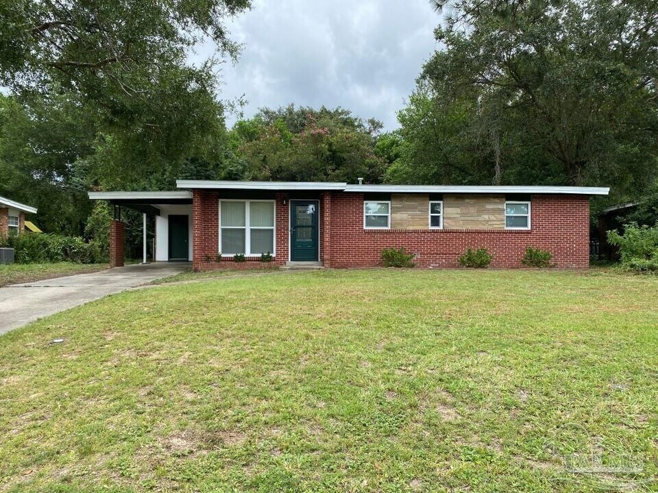 6210 Hilltop Rd in Pensacola, FL - Building Photo