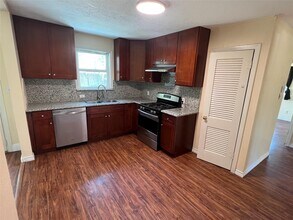 410 Broad Ripple Dr in Huffman, TX - Building Photo - Building Photo