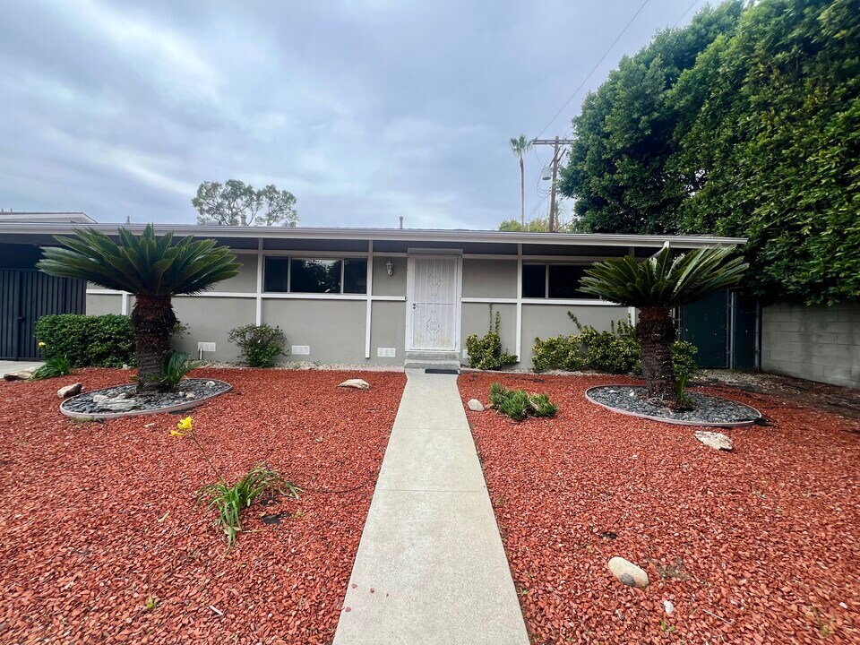 5811 Agnes Ave in Valley Village, CA - Building Photo