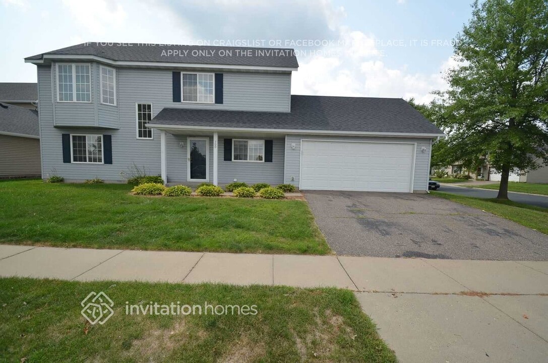700 14th St in Farmington, MN - Foto de edificio