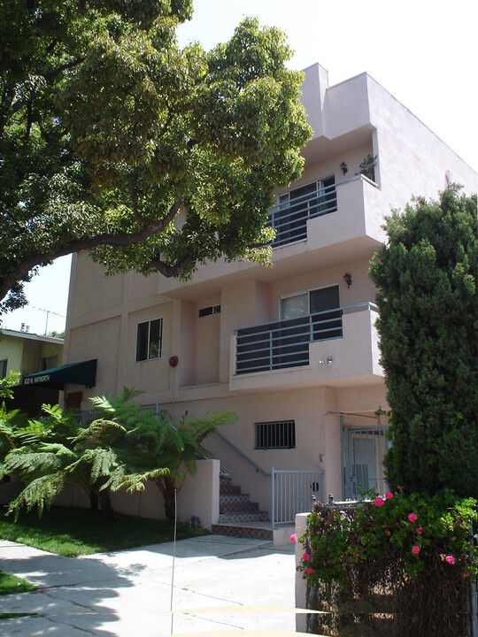 832 N Hayworth Ave, Unit 1 in Los Angeles, CA - Foto de edificio