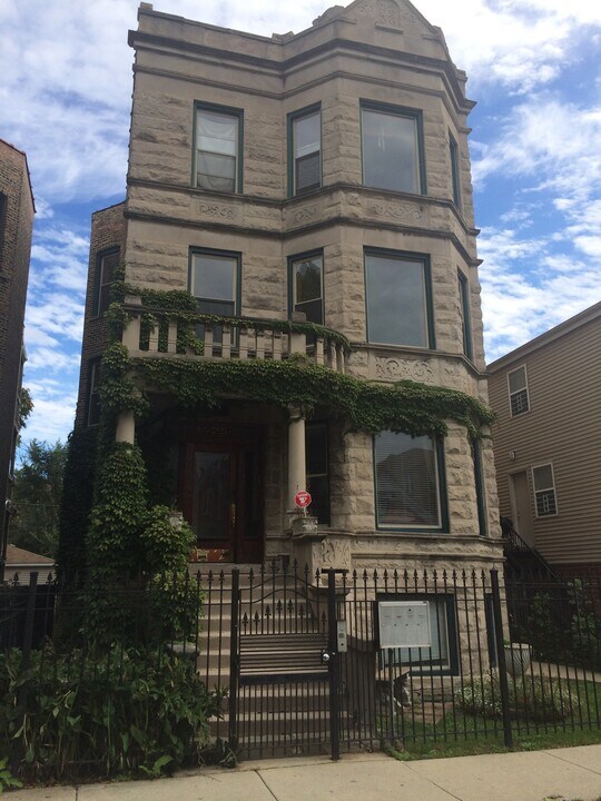 1425 N Washtenaw Ave in Chicago, IL - Building Photo