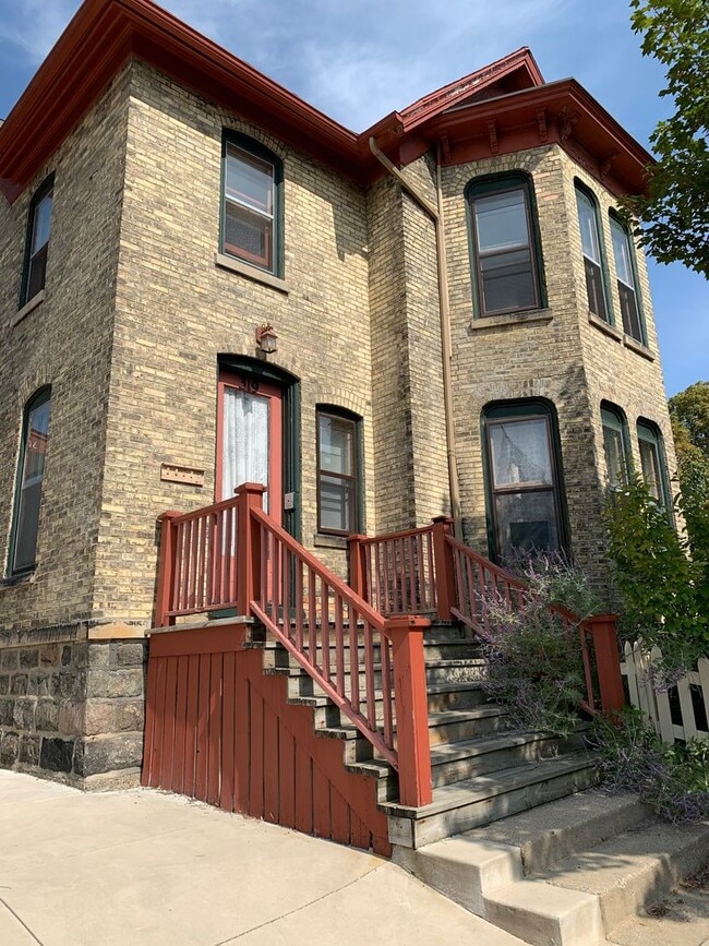 property at 321 Cherry St SE