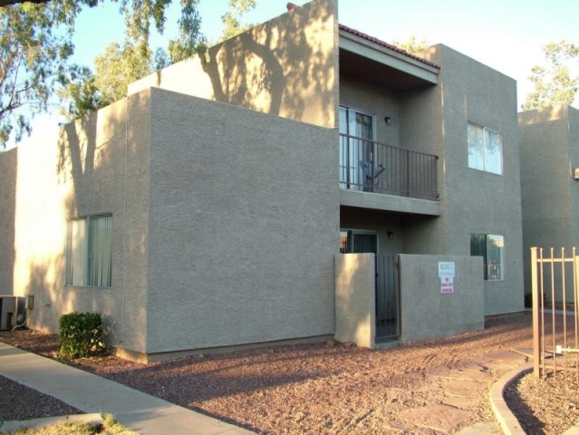 2826 E Marconi Ave in Phoenix, AZ - Foto de edificio - Building Photo