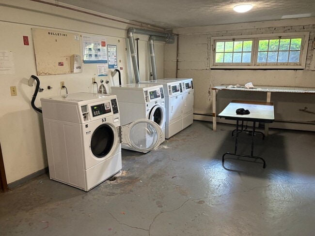 1214 Middle Tpke W, Unit C1 in Manchester, CT - Building Photo - Building Photo