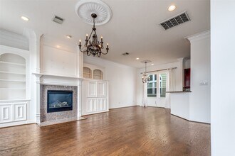 5208 Blossom St in Houston, TX - Building Photo - Building Photo